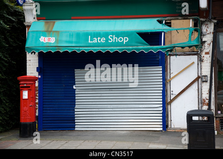Abandoned and boarded up / closed shut-up / derelict shop (former GPO Post Office) in Twickenham. London. UK. Stock Photo