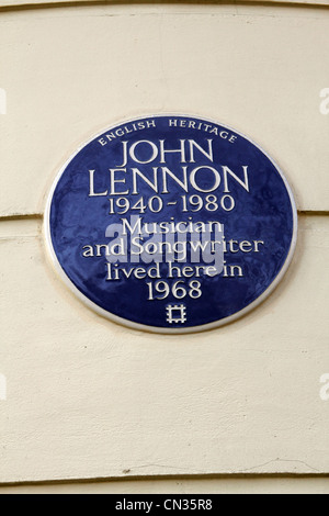 Plaque marking where John Lennon, of The Beatles, lived with Yoko Ono in 1968 - Montagu Square, Marylebone, London, UK Stock Photo