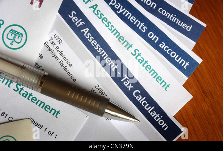 HM REVENUE AND CUSTOMS SELF ASSESSMENT TAX FORMS WITH PEN RE TAXATION CALCULATIONS INCOMES WAGES HMRC JOBS SELF EMPLOYMENT UK Stock Photo