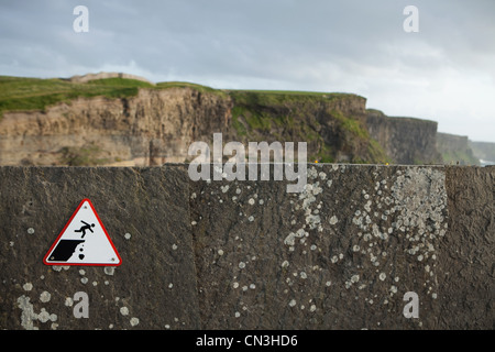 'Do not walk on cliff' sign Stock Photo