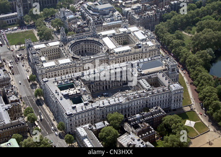 Aerial view of 10 Downing Street, Treasury Buildings, The FCO, Government Offices, Cabinet Office, Whitehall, London Stock Photo