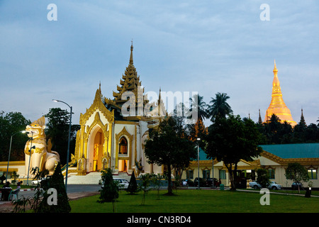Myanmar (Burma), Yangon division, Yangon, west entry of Shwedagon pagoda Stock Photo