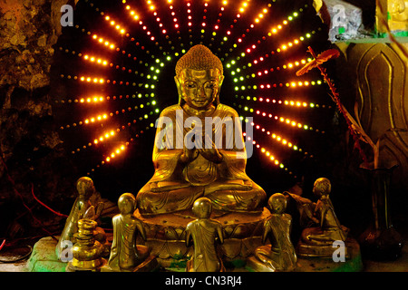 Myanmar (Burma), Shan state, Kalaw, buddha statue in a cave Stock Photo