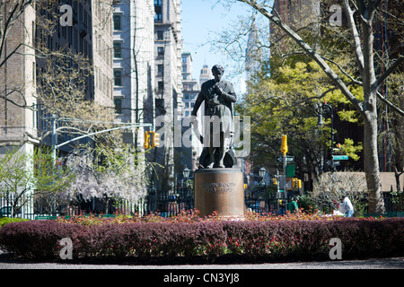 Statue of Edwin Booth in the private Gramercy Park in the Gramercy Park neighborhood in New York. (© Richard B. Levine) Stock Photo