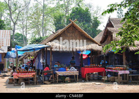 Stalls in tourist market, Don Sae, Pak Tha Region, Bokèo Province, Laos Stock Photo