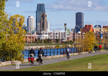 Canada, Quebec Province, Montreal, the banks of the Lachine Canal, cycling and jogging, in the background, downtown skyscrapers Stock Photo
