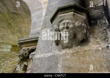 France, Aude, St Martin le Vieil, the former Cistercian abbey of Villelongue, heads at the southwest pillar of the nave Stock Photo