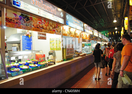 Anusarn Market food stalls in Chiang Mai Night Bazaar, Chan Klan Road, Chiang Mai, Chiang Mai Province, Thailand Stock Photo