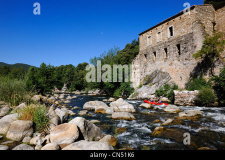 France, Herault, Orb Valley, kayaking on the Orb River at the Moulin de Travassac next to Mons la Trivalle Stock Photo