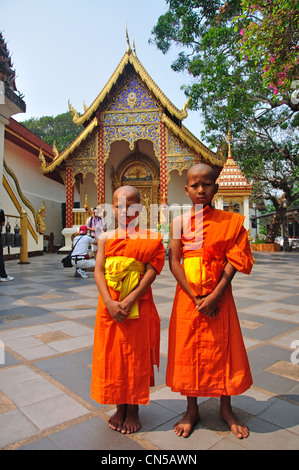Boy monks at Wat Phrathat Doi Suthep Buddhist temple, Doi Suthep, Chiang Mai, Chiang Mai Province, Thailand Stock Photo