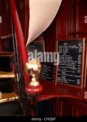 France, Paris, feature: 25 Parisian bistrots, general round of drinks Stock Photo