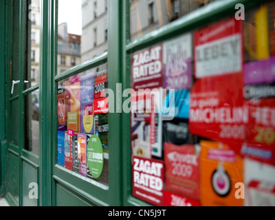 France, Paris, feature: 25 Parisian bistrots, general round of drinks Stock Photo