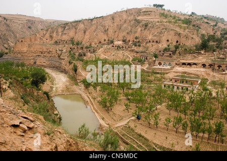 Villages near LINXIAN, HENAN PROVINCE, CHINA - JUNE 2006: Villagers cutivate on terreced fields on a bend in the river. Stock Photo