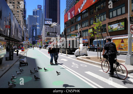 United States, New York City, Manhattan, Midtown, Times Square at 53rd Street, pedestrian and cyclist part of Broadway Stock Photo