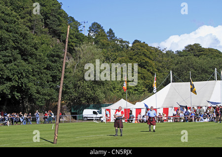 United Kingdom, Scotland, Strathclyde region, Argyll county, Oban, Scottish games, caber toss Stock Photo