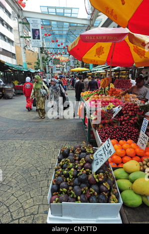 Malaysia, Kuala Lumpur, people walking in Chinatown market Stock Photo