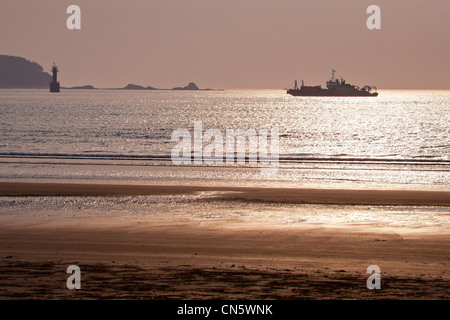 South Korea, South Chungcheong Province, Anmyeondo, beach sunset and ferry boat in the distance Stock Photo