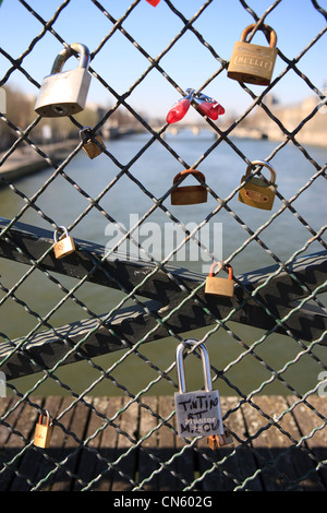 France, Paris, Pont des Arts (Arts' bridge), padlocks hung by lovers on the railing Stock Photo