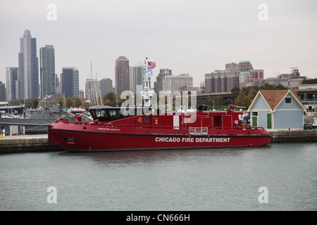 Chicago Fire Department rescue boat on patrol on Lake Michigan Stock ...