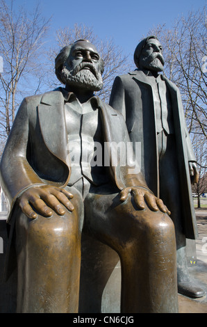 Statues of Karl Marx and Friedrich Engels, Berlin Stock Photo