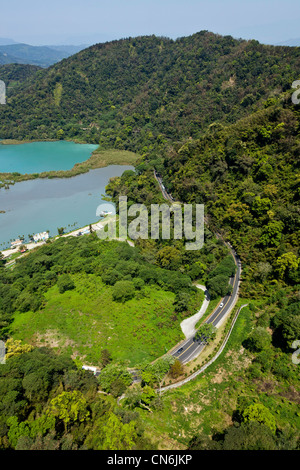 Looking down on Dazhuhu Nature Trail from the Sun Moon Lake Ropeway cable car, Taiwan. JMH5811 Stock Photo