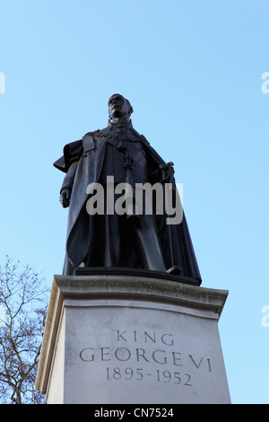 Statue of King George VI (1895 - 1952) in on The Mall in London, England. Stock Photo