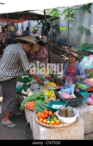 Fruit and vegetable stall, Talat Sao (Morning Market), Avenue Lane Xang, Vientiane, Vientiane Prefecture, Laos Stock Photo