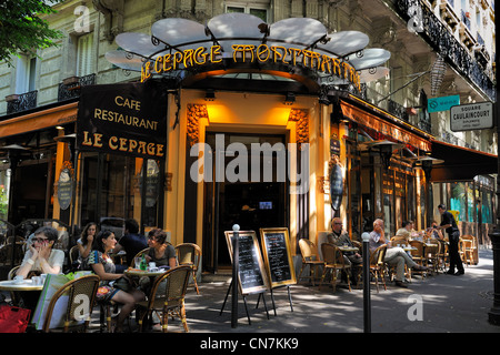 France, Paris, the brasserie Le Cepage Montmartrois in the Rue ...