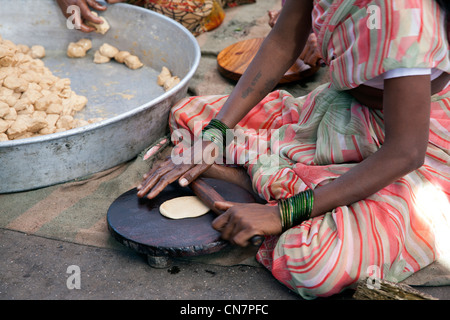 Woman making rotis (indian bread). Nasik. India Stock Photo