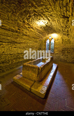 Juliet's Tomb, Verona, Veneto, Italy Stock Photo - Alamy