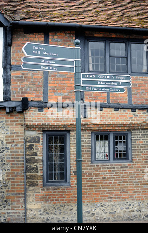 Street signpost in Henley on Thames Stock Photo