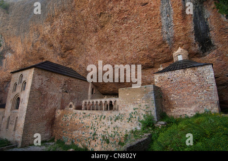 Spain, Aragon, Jaca, rock hermitage and troglodytic cloister of San Juan de la Pena, dated 10th-12th centuries Stock Photo