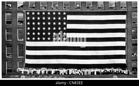 1917 Giant United States Flag Mill workers at Manchester New Hampshire American Stock Photo