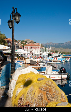 Grèce, north east Aegean islands, Lesbos island, Molivos (or Mythimna), touristic and artistic centre, the small fishing harbour Stock Photo