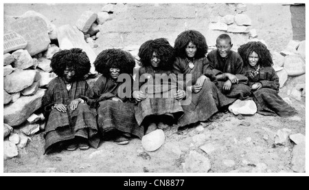 First published 1916 Ta Tshang Nuns Nun Nunnery tibet china Stock Photo