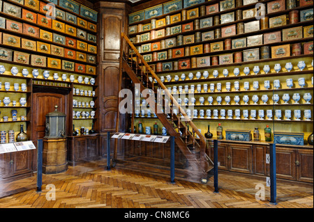France, Aube, Troyes, Hotel Dieu le Comte, former hospital, apothecary, chemist of the 18th century in a room paneled in Louis Stock Photo
