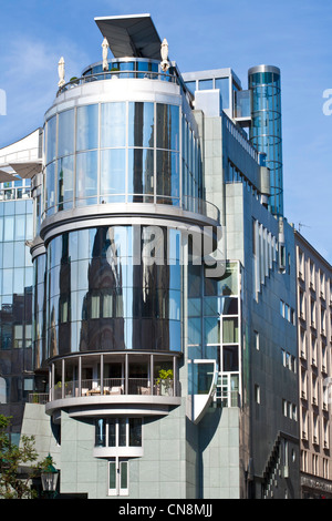 Austria, Vienna, Haas-Haus, built by Austian architect Hans Hollein in 1990, home to DO & CO Hotel Stock Photo