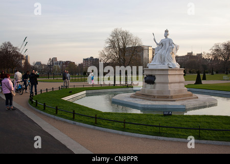 Queen Victoria, marble statue in Kensington Gardens Stock Photo