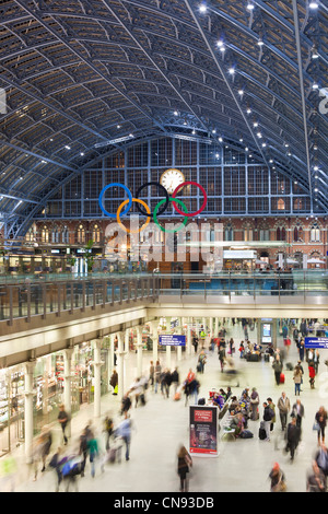 United Kingdom, London, King's Cross, St. Pancras International Station, the new Eurostar Station, hall Barlow and the shopping Stock Photo
