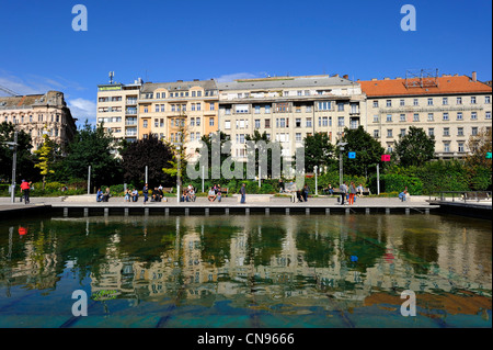 Hungary, Budapest, Belvaros District, Erzsebet Square, pool in the park Stock Photo