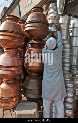 Copper cooking vessels Laad Bazaar Hyderabad Andhra Pradesh India Stock Photo