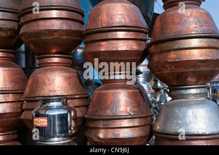 Copper cooking vessels Laad Bazaar Hyderabad Andhra Pradesh India Stock Photo