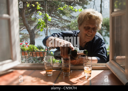France, Bouches du Rhone, Marseille, Meals to shed Yves Darnaud, cabanonier Sormiou the cove, when it's hot, Time of Pastis, Stock Photo