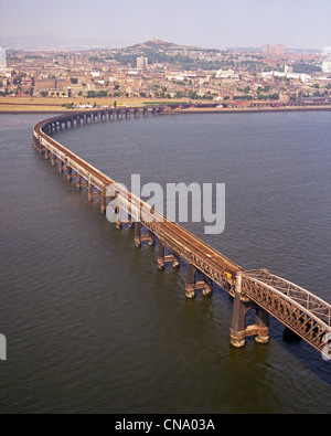 historic aerial view of Dundee and the Tay Rail Bridge in 1984 Stock Photo