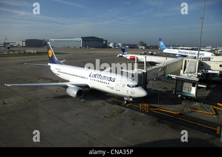 LUFTHANSA BOEING 737 300 & THOMAS COOK AEROPLANES AT GATE MANCHESTER AIRPORT TERMINAL 1 01 March 2012 Stock Photo