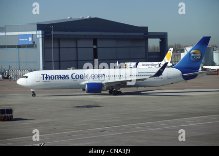 THOMAS COOK AIRLINE BOEING 767 MANCHESTER AIRPORT TERMINAL 1 26 March 2012 Stock Photo