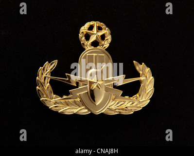 US Navy Officer Master Explosive Ordnance Disposal (EOD) badge, only worn by Commissioned Officers of the Navy Stock Photo