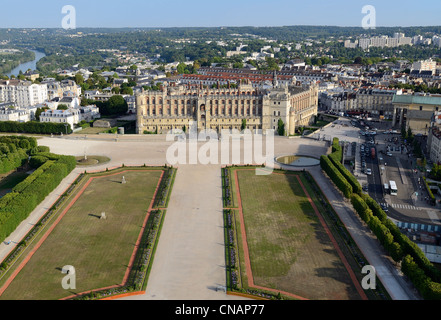 France, Yvelines, Saint Germain en Laye, the castle, headquarters of the National Archeology Museum (aerial view) Stock Photo