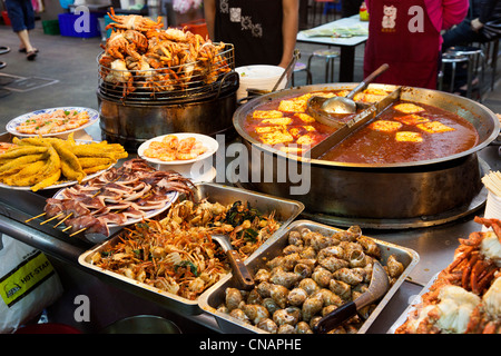 Seafood snacks in Shilin Night Market Taipei Taiwan. JMH5986 Stock Photo