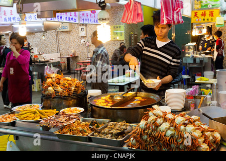 Seafood snacks stall in Shilin Night Market Taipei Taiwan. JMH5987 Stock Photo